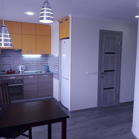 Apartmens Near Metalist Apartment Kharkiv Bagian luar foto