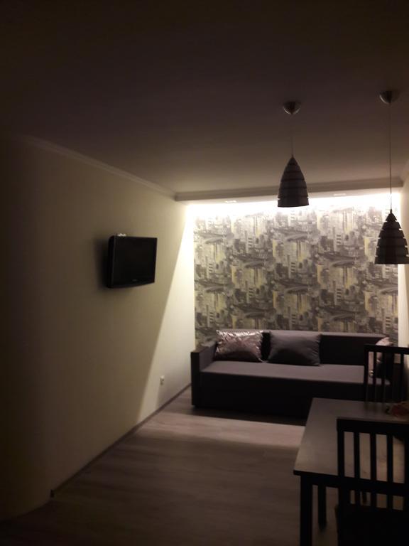 Apartmens Near Metalist Apartment Kharkiv Bagian luar foto