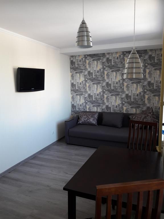 Apartmens Near Metalist Apartment Kharkiv Bagian luar foto