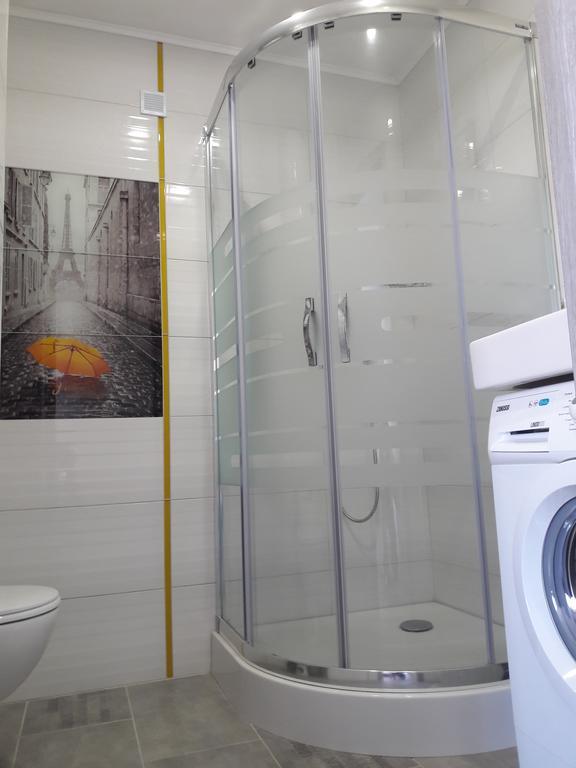 Apartmens Near Metalist Apartment Kharkiv Bagian luar foto